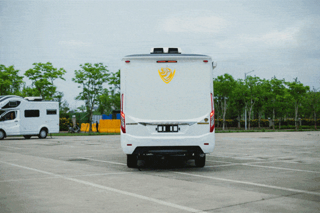 整车尺寸为5990x2200x2960mm,全系标abs ebd esp,拥有高级轿车极致