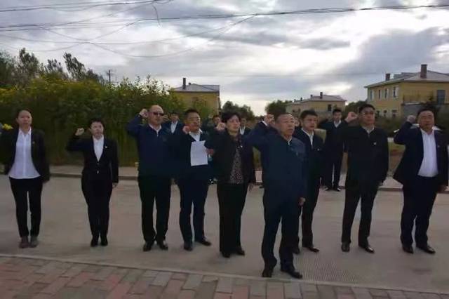 由齐齐哈尔市政协副主席,克东县委书记李柏春领誓,全体人员重温了入党