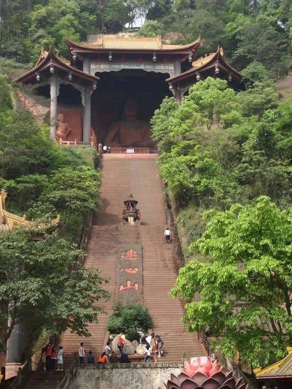 我国其他地区也有燃灯寺.成都龙泉驿区有一始建于隋开皇年间的燃灯寺