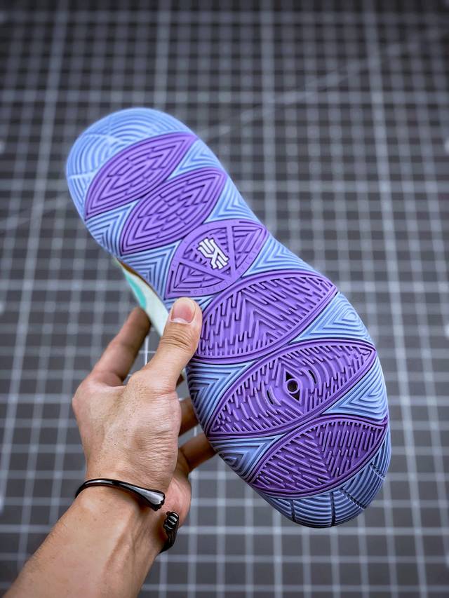 欧文系列Kyrie 5 x SpongeBob 海绵宝宝动画之