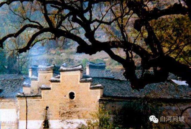 庙山寨旅游度假风景区(白河县中厂镇迎新村与构扒镇高庄村交界处)