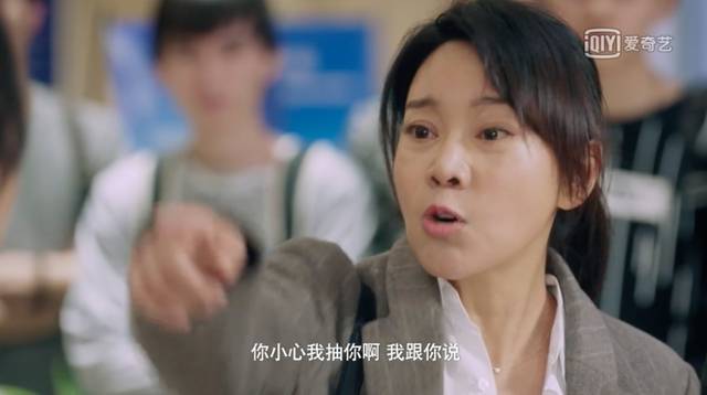 闫妮新剧今晚上线搭档炊事班大周在线暴躁锤娃