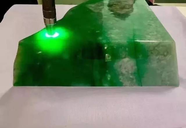 缅甸公盘开标，3500万原石暴涨12.5倍，成新晋网红!