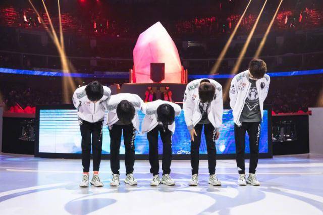 IG战队ADC成为自由身,晒韩服游戏段位,希望有