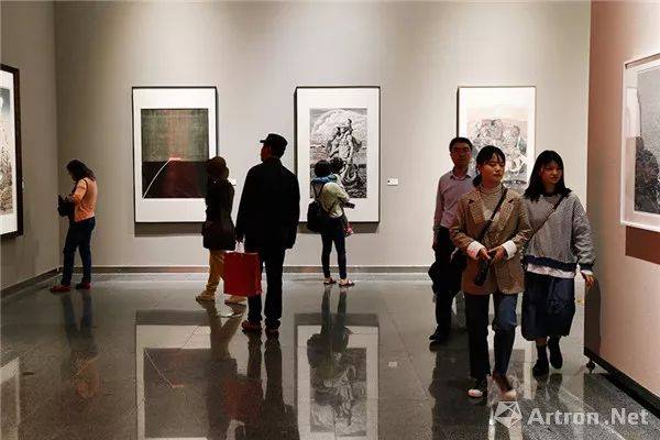 十三届全国美展 | 版画展区在四川美术馆开幕 表现当下现实与历史记忆
