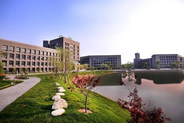 学校始建于1954年,2004年8月由北京广播学院更名为中国传媒大学.