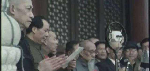 开国阅兵与九三阅兵对比视频,迅速冲上热搜!网