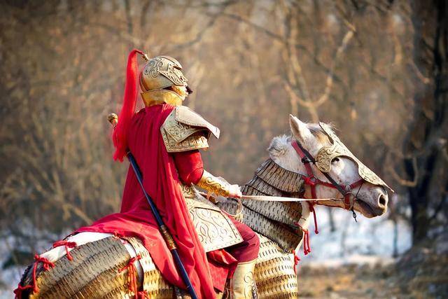 古代镇守边关的将军手握兵权,为何无人敢造反?他们忌惮什么?