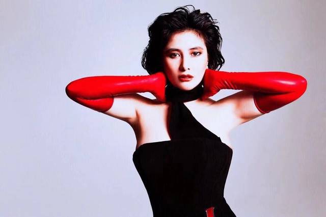 何超仪好莱坞电影演女军阀 合作《都铎王朝》