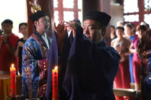 详解道教烧香和叩拜的敬神礼仪