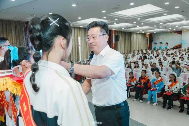 市文明办主任,市新时代文明实践服务中心主任杨少荣宣读《新时代高邮