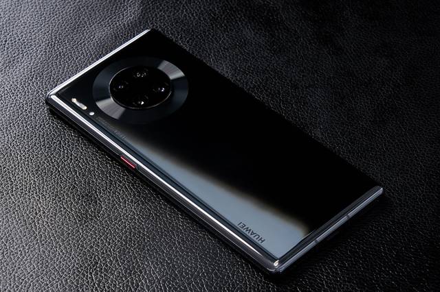 华为mate30黑色,华为mate30颜色 华为mate30 pro上手评测:超曲面环幕屏,影像能力提升明显