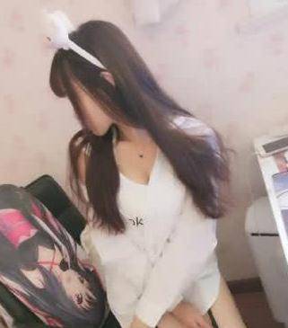 赛高酱直播门被打开，不料小女孩乱入镜头，网友：原来早就当妈了