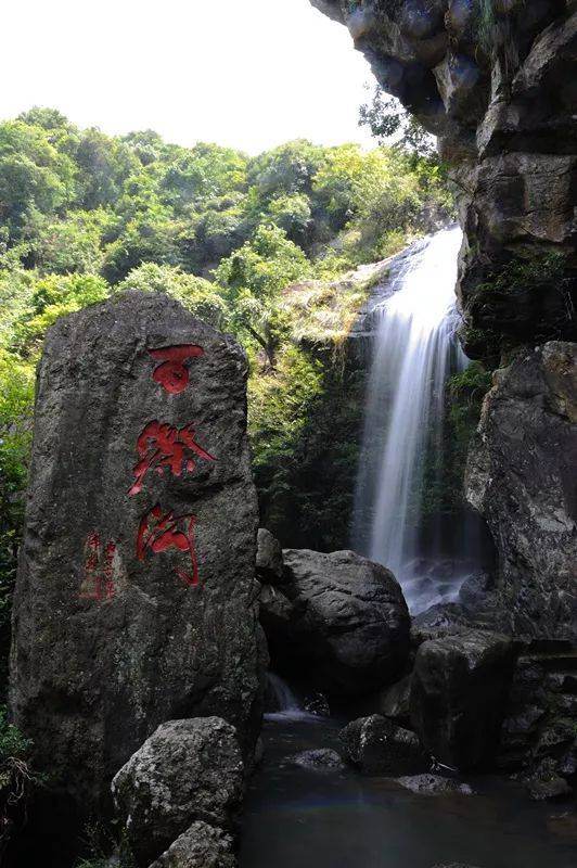 打卡"永泰小九寨"百漈沟 体验惊险刺激网红项目