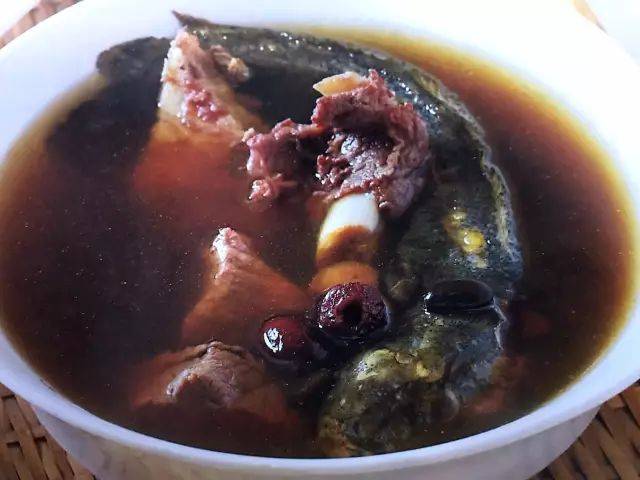 补气健胃,养血利水:黑豆红枣煲塘鲺汤