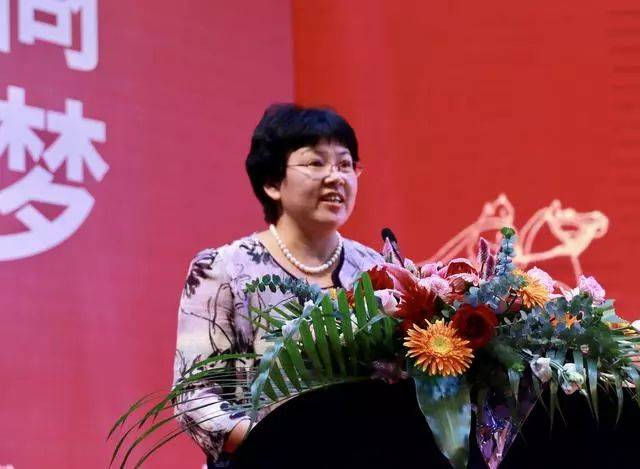 龙岩市政协副主席,市工商联主席郑玉琳讲话