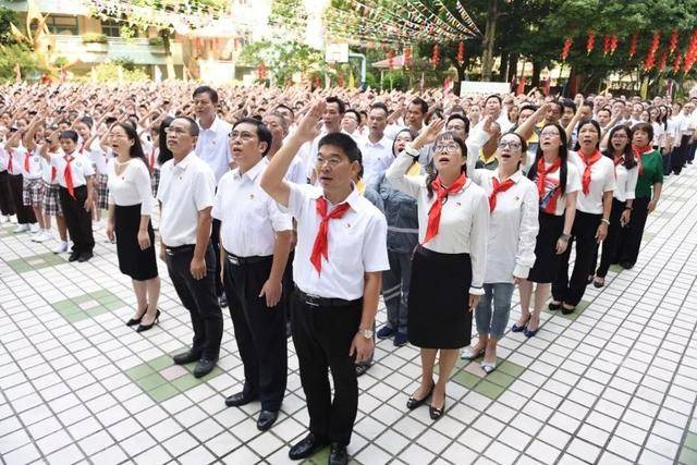 白云|国旗下的祝福!京溪小学这场升旗仪式,燃