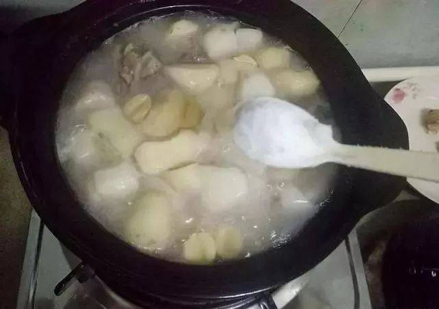 秋天多给孩子做这汤,一碗下肚全身暖,孩子常吃