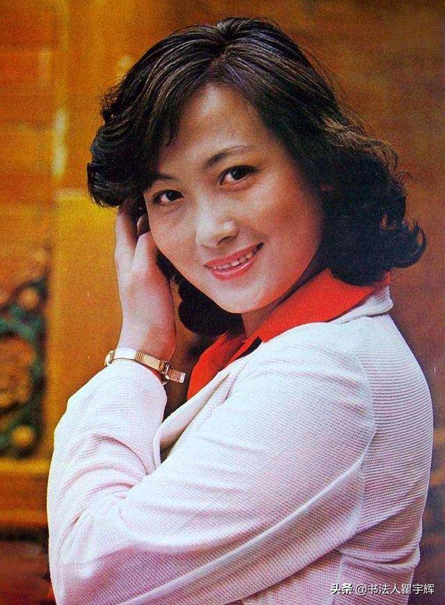 老照片风采,72岁的程晓英,曾是第一位主持央视春晚的女明星