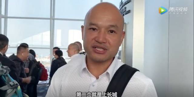 香港"光头警长"刘sir登上长城啦! 网友也跟着激动