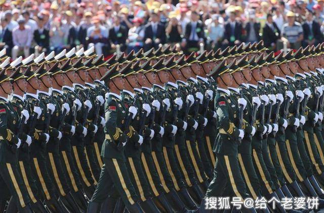 回首往昔国庆节.1949-2019新中国70年阅兵的对比