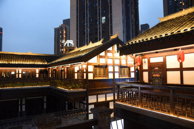原创重庆长嘉汇弹子石老街,一处赏重庆夜景不得不去的打卡之地.