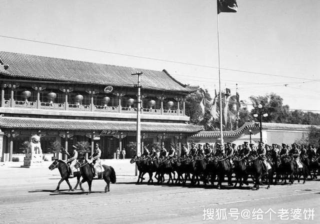 回首往昔国庆节.1949-2019新中国70年阅兵的对比