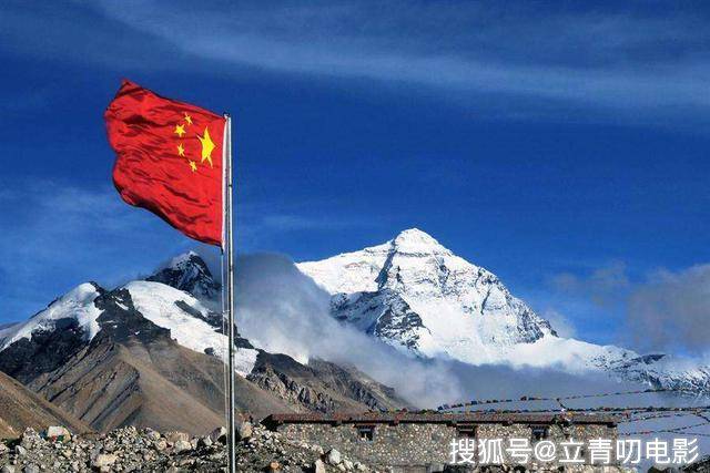讲述了1960年中国登山队成员首次登上珠穆朗玛峰,但却因意外未保存