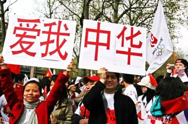 老外怎么看中国阅兵?我以为是复制粘贴出来的