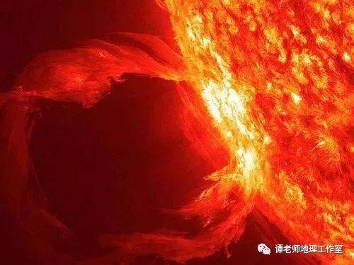 据了解,"太阳风暴"主要表现为日珥爆发,耀斑和日冕物质抛射3种紧密