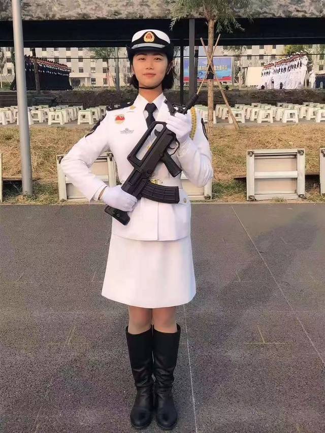 飒国庆阅兵女兵方队中有一位咱上虞姑娘她叫沈美玲