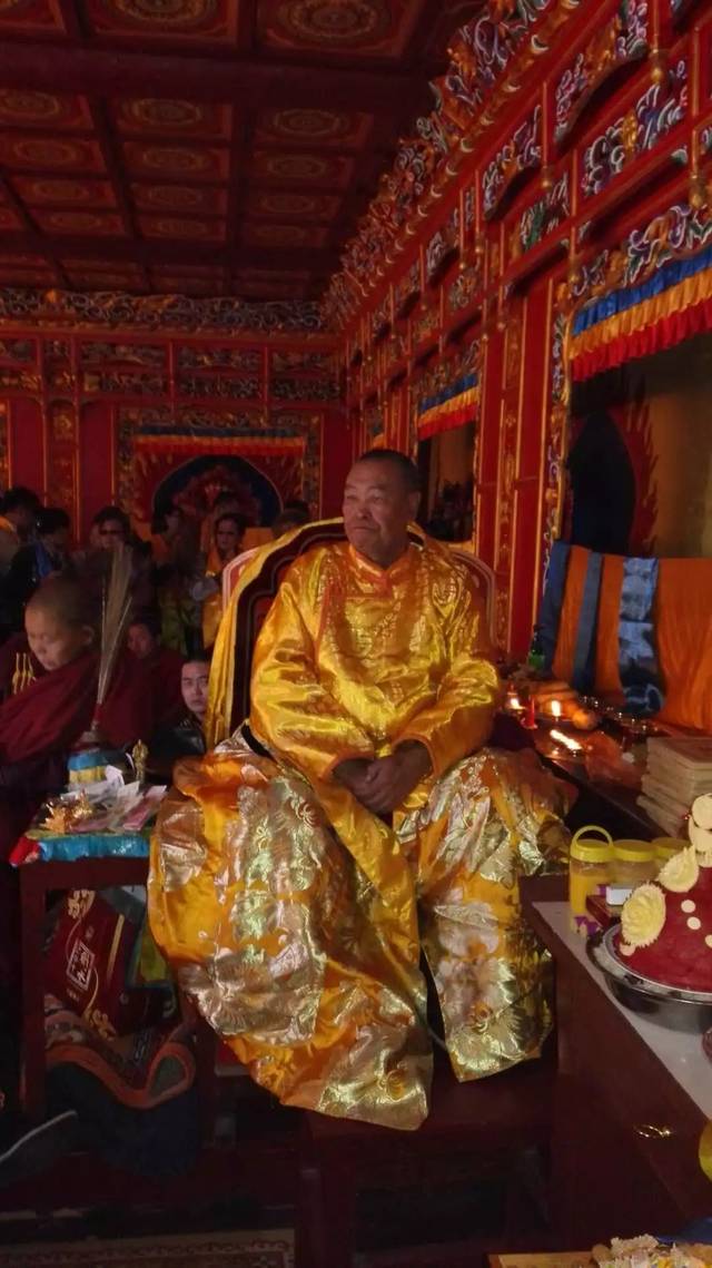 活佛王铎扎木苏同中国佛协副会长, 内蒙古自治区 佛协会长,呼和浩特市