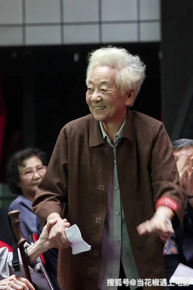 98岁表演艺术家于蓝,一生都献给了电影,儿子成导演跟张艺谋齐名