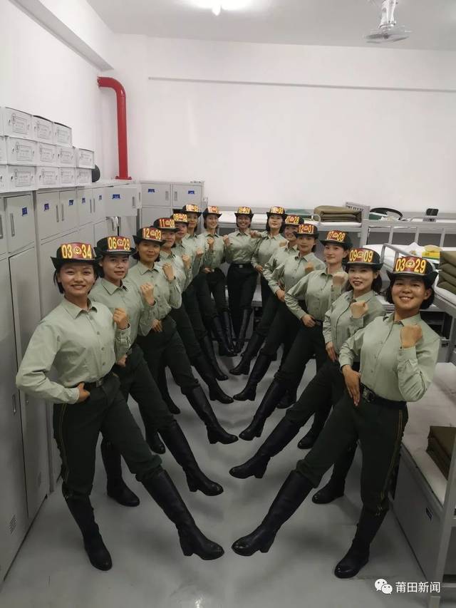 女兵方队还有一名90后女兵 来自仙游县郊尾镇 现在驻莆武警某部服役