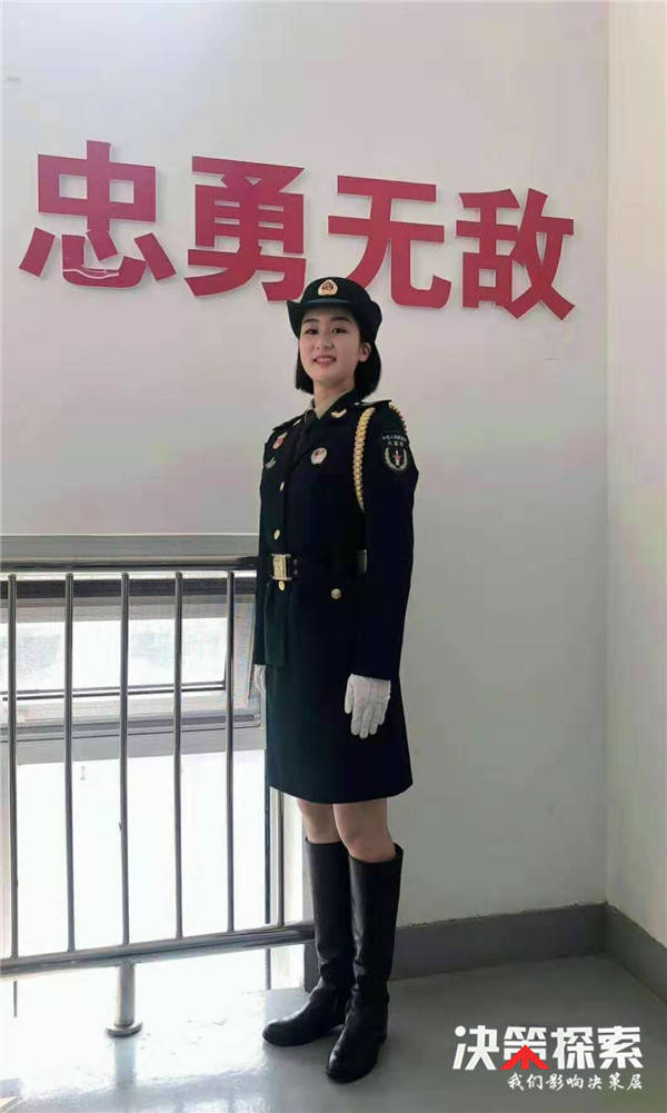 邹昕,武警北京总队执勤第十三支队的一名女兵,她的青春又