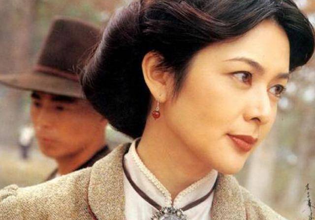 飞鸿中最经典的十三姨,李连杰如今鬓丝禅榻,她