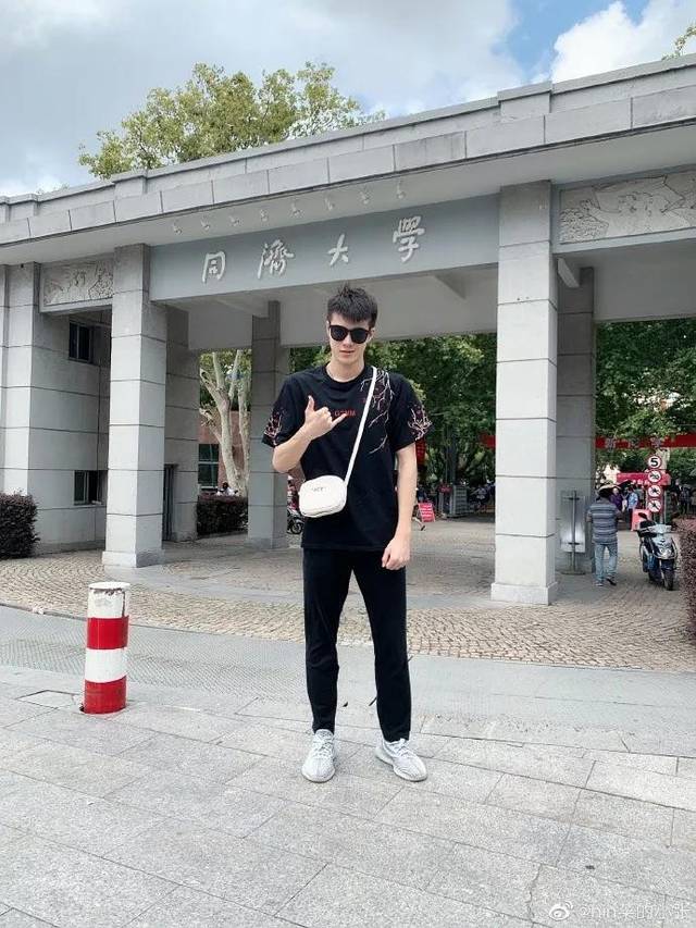 张翼祥出生于01年 就读于同济大学