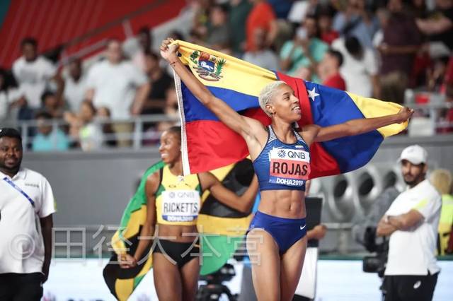 田径视频┊多哈世锦赛女子三级跳远夺冠一跳1