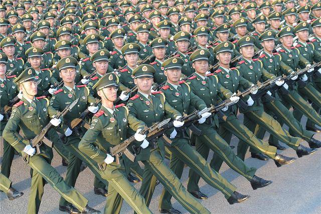 您所关注的国庆70周年阅兵枪械全在这