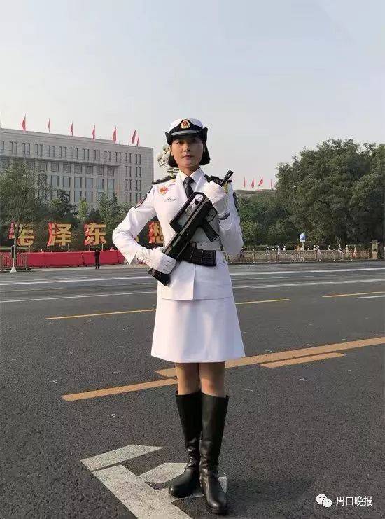 国庆阅兵仪式上,这个周口女兵一步步走过天安门广场!