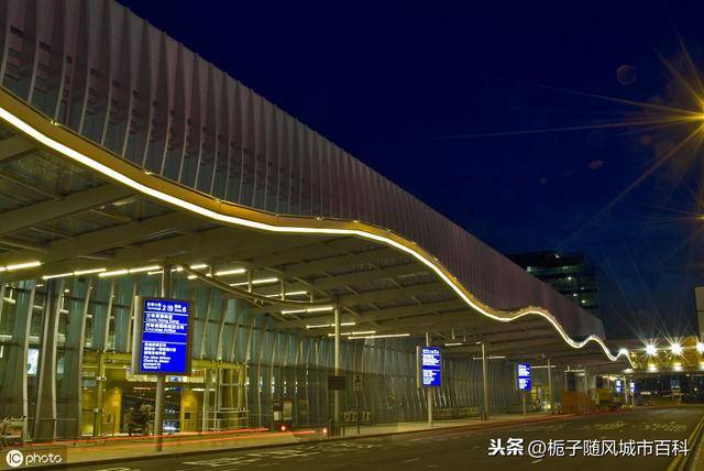 自香港国际机场在1998年7月启用以来,一直坚守"安全,营运效率,顾客