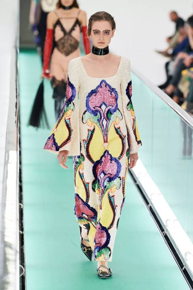 古驰gucci 2020 春夏系列: 20 世纪 60 年代自由的嬉皮士风格和斑斓的