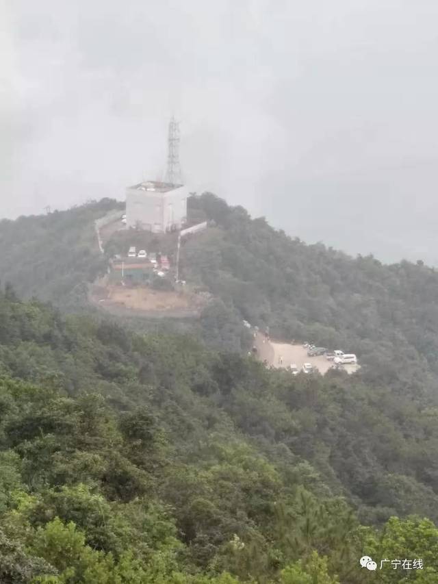 今天重阳,10000 人登广宁石马山!