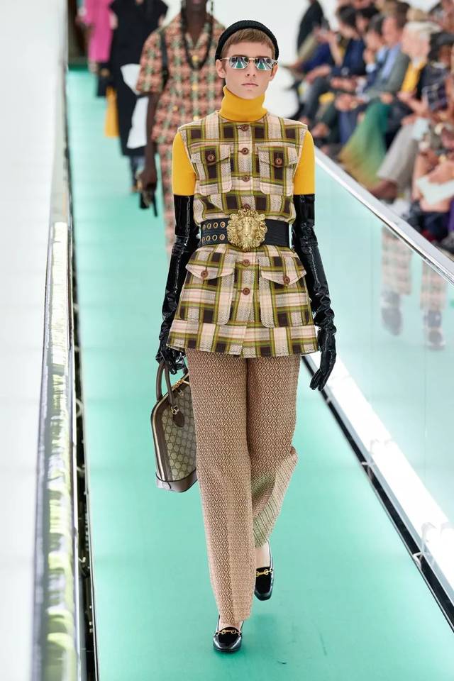 古驰gucci 2020 春夏系列: 20 世纪 60 年代自由的嬉皮士风格和斑斓的