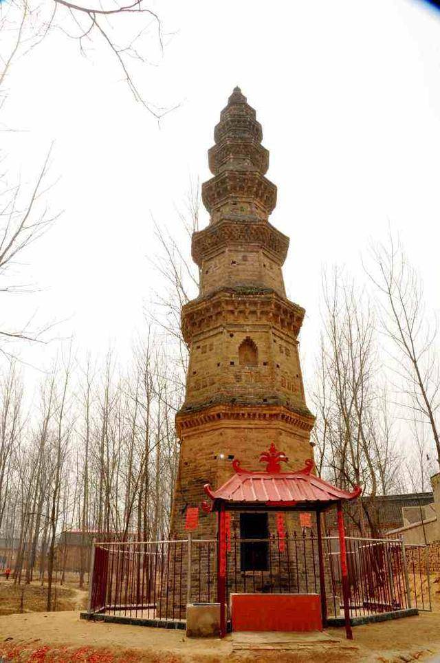 开封杞县有个瓦岗村,瓦岗村中有座塔,始建于唐代,倾斜未倒