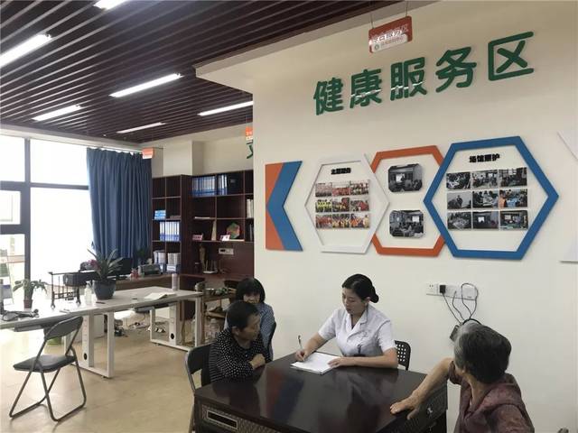 市八医院"医护康养站"受国家卫健委王海东司长点赞