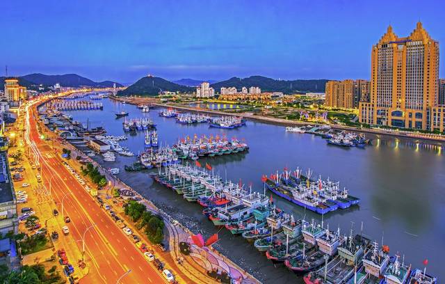 人称"小上海"的沈家门位于舟山本岛的东南部,是我国最大的渔港和海水