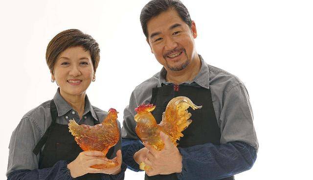 张国立邓婕近照曝光,老戏骨合体秀恩爱,只是为