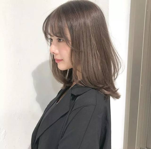 2019超流行的女生齐肩短发减龄齐肩短发烫发发型