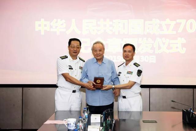 张宝仁,葛绳德,杨瑞和,胡先贵,张明利和梅举等21位同志被授予中华人民